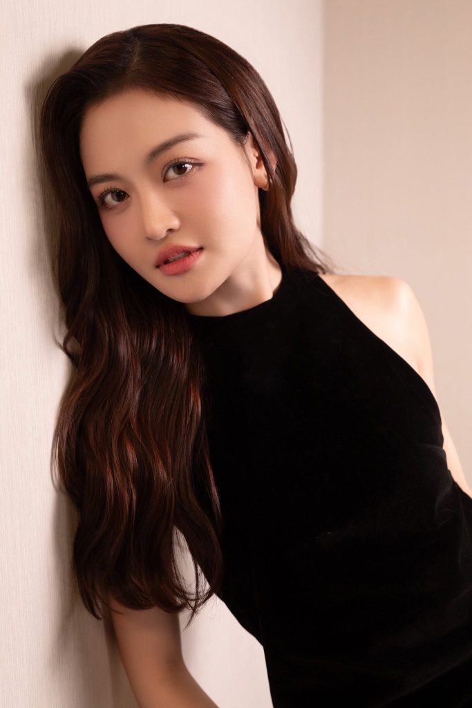 Thùy Anh nghẹn ngào nhìn lại hành trình của mình trên màn ảnh Busan