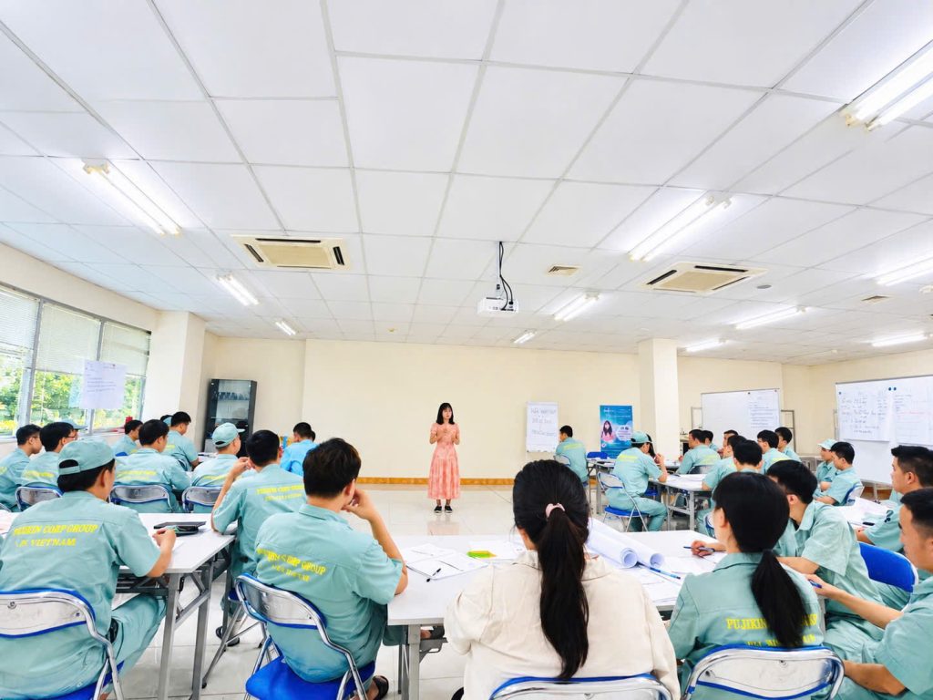 Nhà đào tạo Lương Thị Hương đề cao sức mạnh của sự lắng nghe trên hành trình khai vấn và phát triển con người